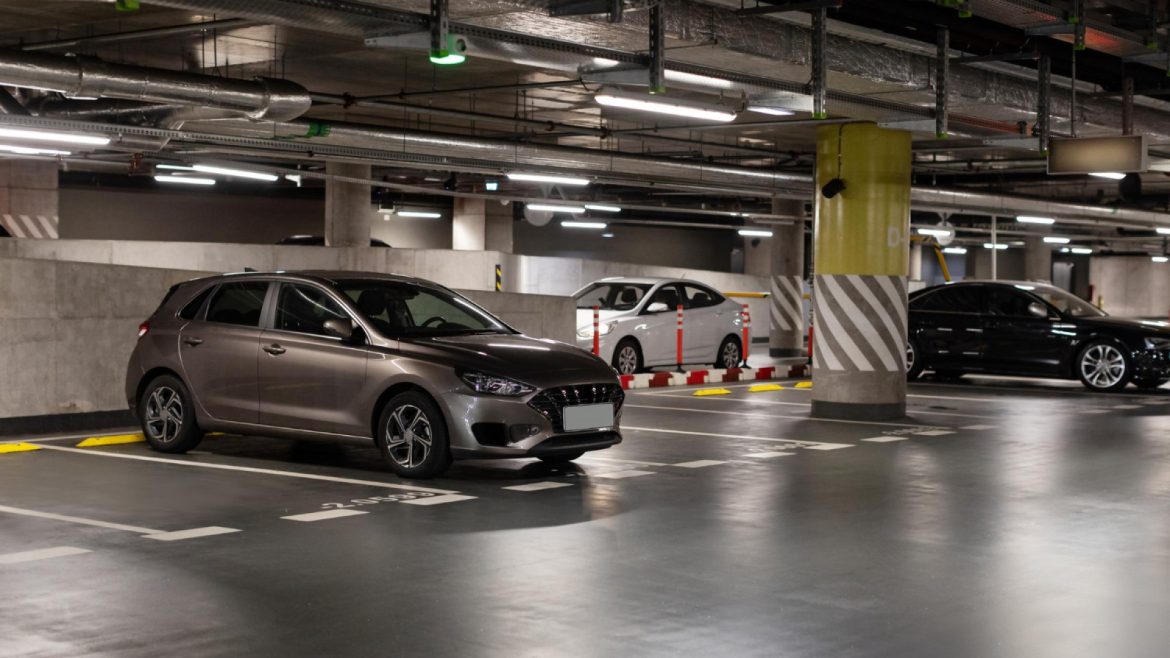 Doit-on assurer une voiture simplement garée ?